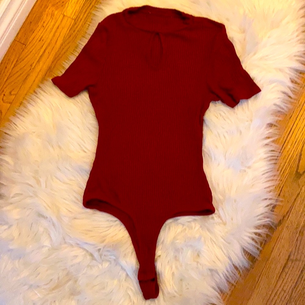 🔴 3/$10 Forever 21 Red keyhole bodysuit